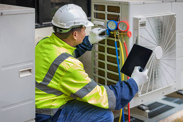 Professional Emergency Ac Repair technician working in Rockwood, TX